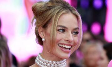 Margot Robbie chooses comfort over fashion at fashion week