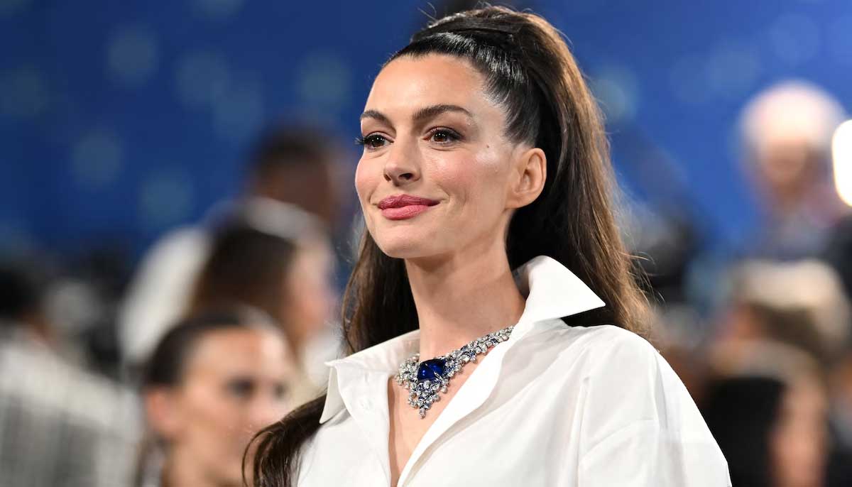 Anne Hathaway creates stir on internet with latest move